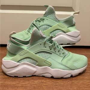 Nike Air Huarache Mint Green Size 12